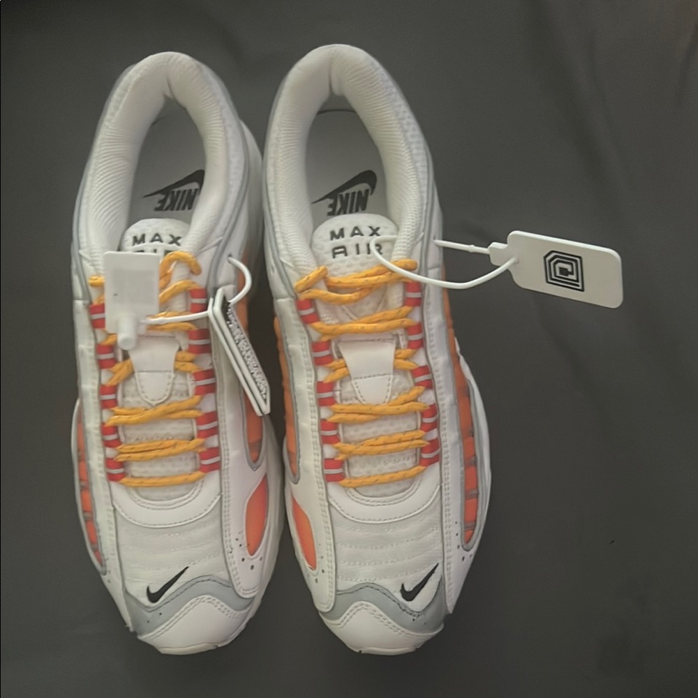 Women’s Nike Max Air White and Orange Athletic Shoes - Picture 6 of 9